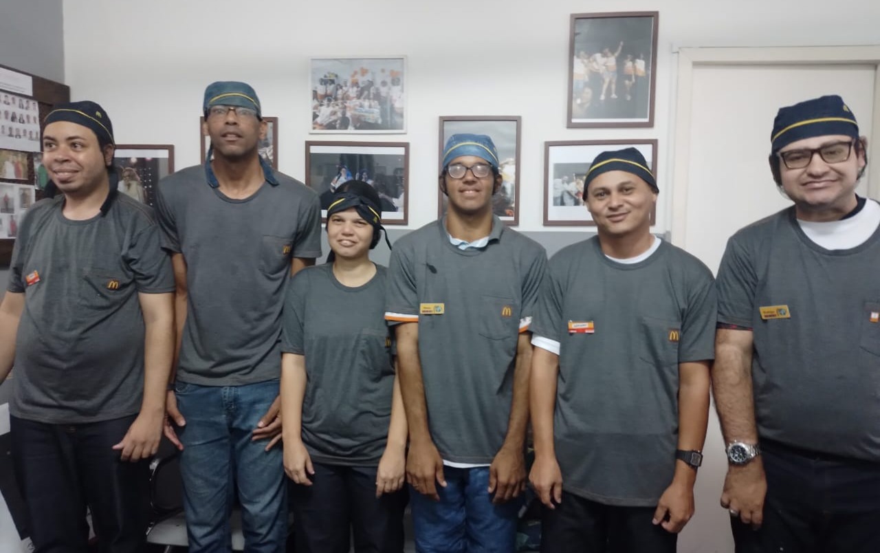 Inclusão produtiva de PCD — equipe inclusa no McDonalds